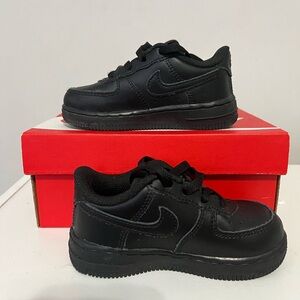 Black Nike Air Force 1. Toddler 7